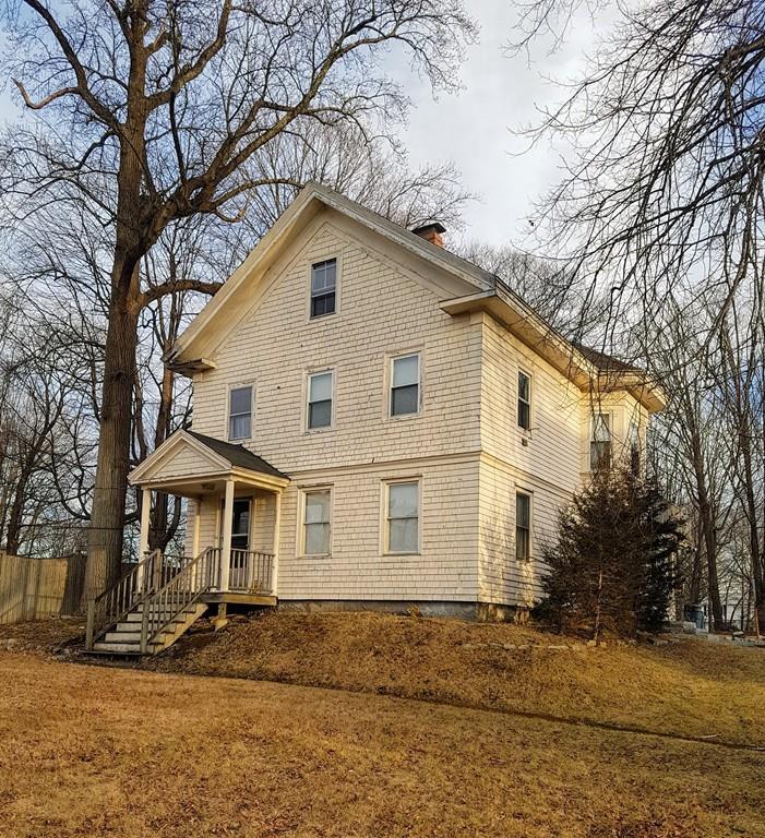 207 Pleasant St - Photo 1