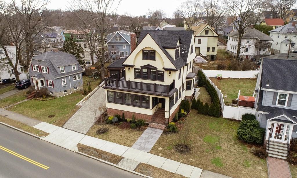648 W Roxbury Pkwy - Photo 1
