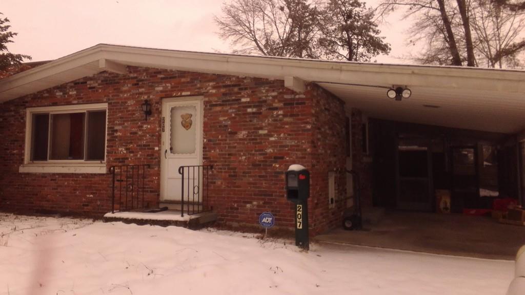 207 Station St - Photo 1