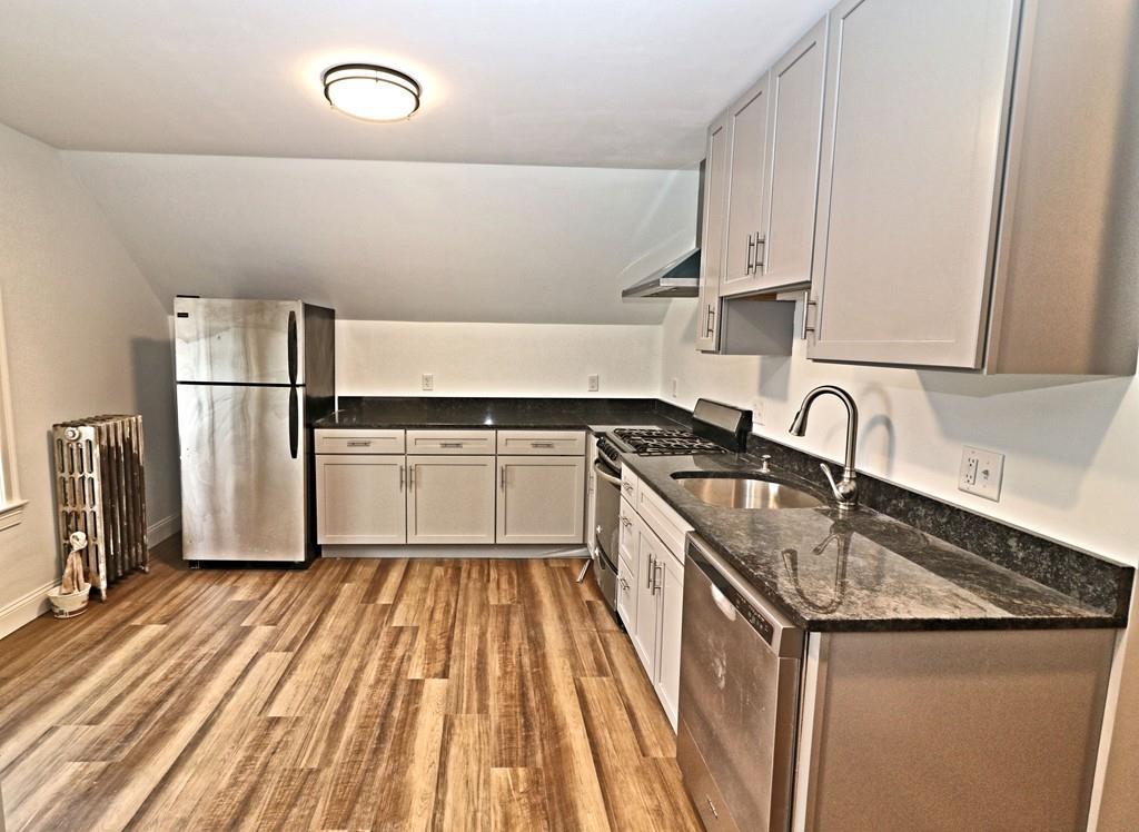 145 Somerset - Photo 1