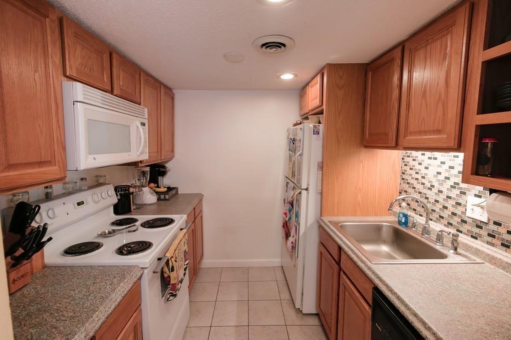 37 Meadow Pond Dr - Photo 1
