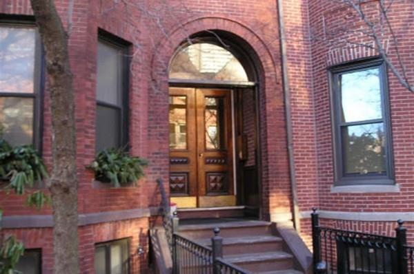 242 W Newton - Photo 1
