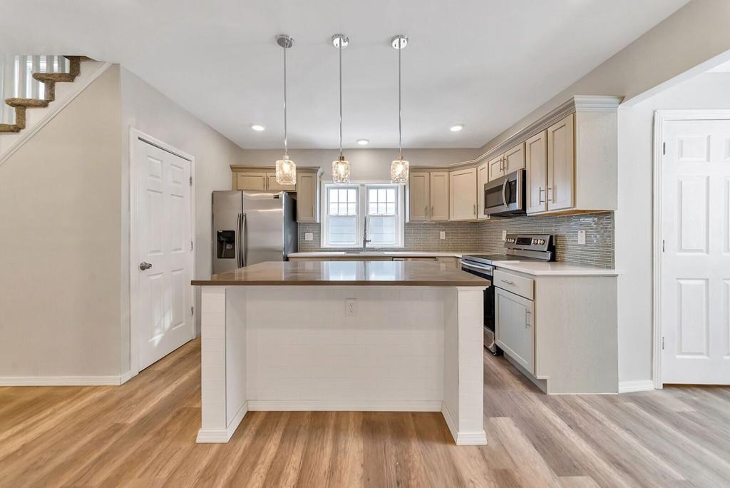 402 Allen St - Photo 1