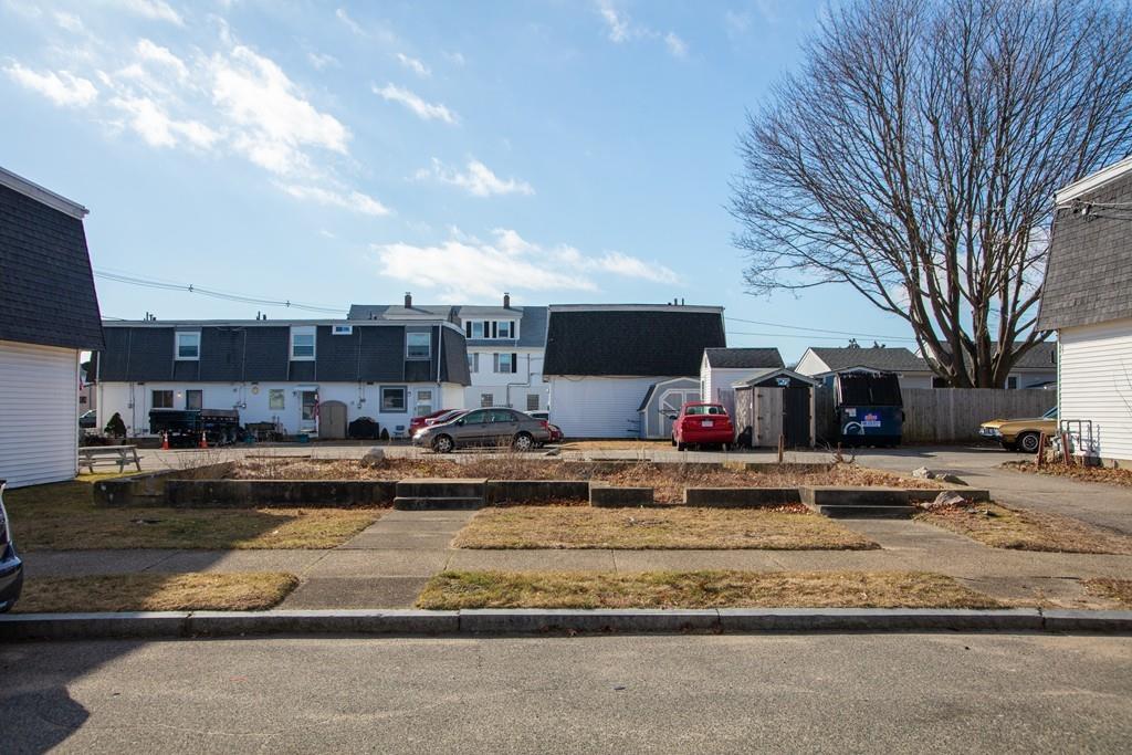 114-116 Osborn - Photo 1