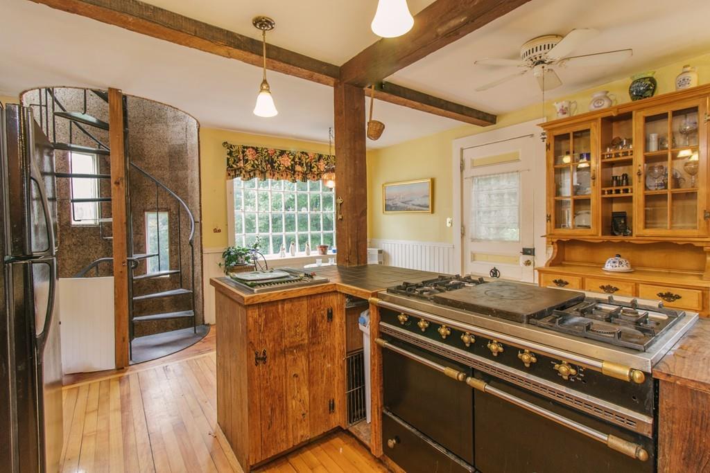 748 Country Way - Photo 1