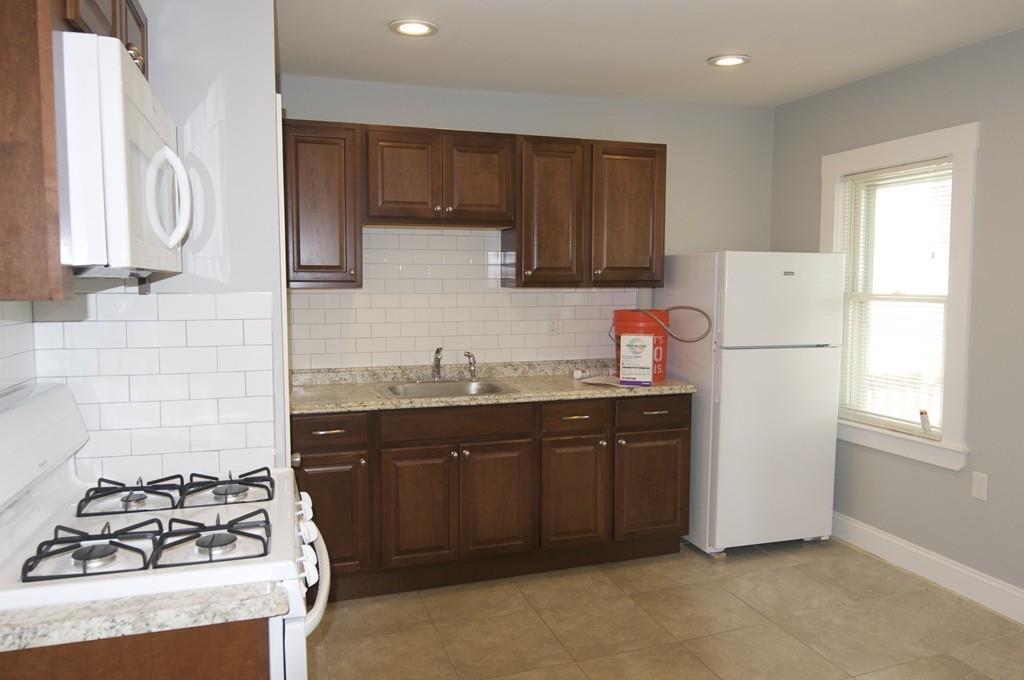 128 Putnam - Photo 1