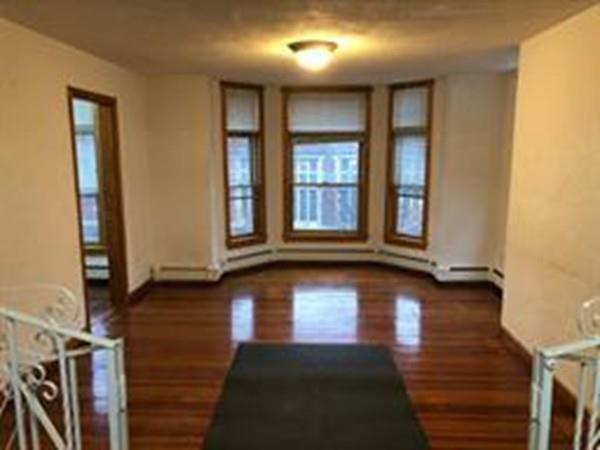 172 Webster St - Photo 1
