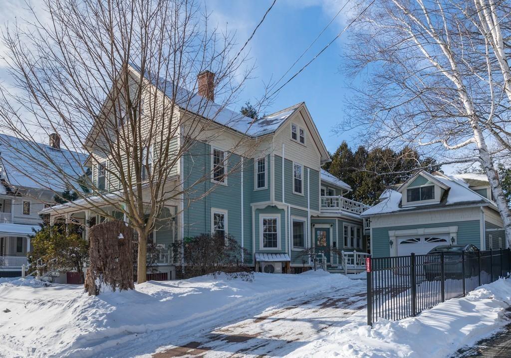 25 Kensington Ave - Photo 1