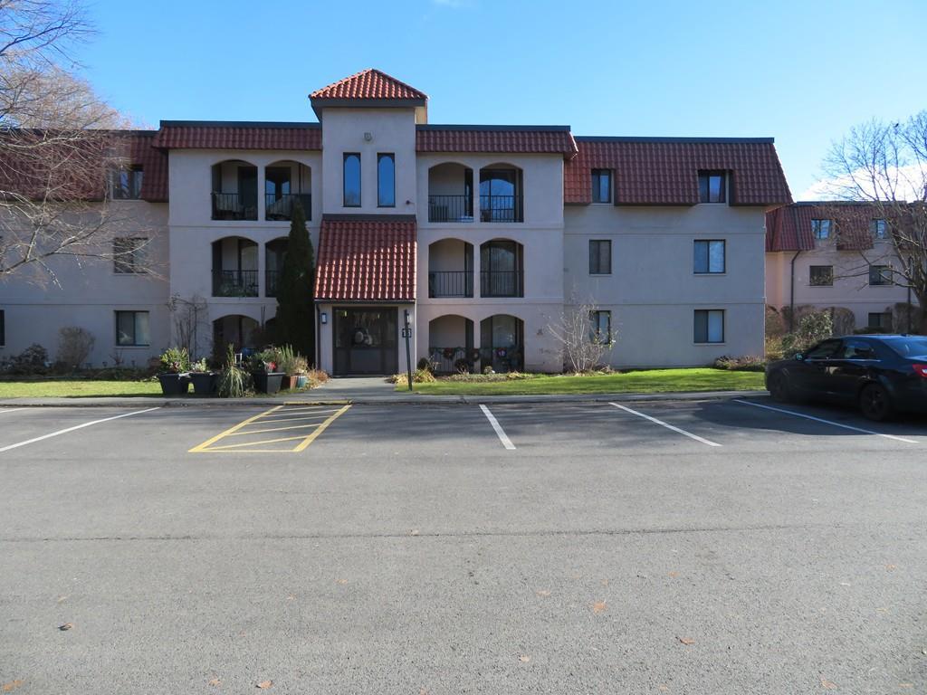 685 Oak Street - Photo 1