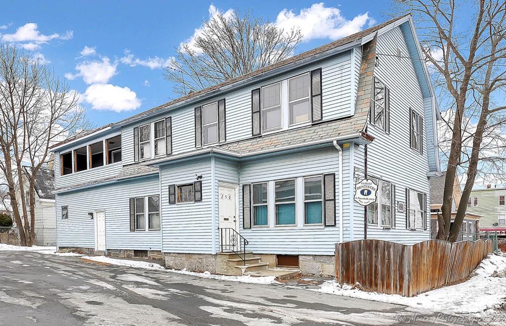 250 Jackson St - Photo 1
