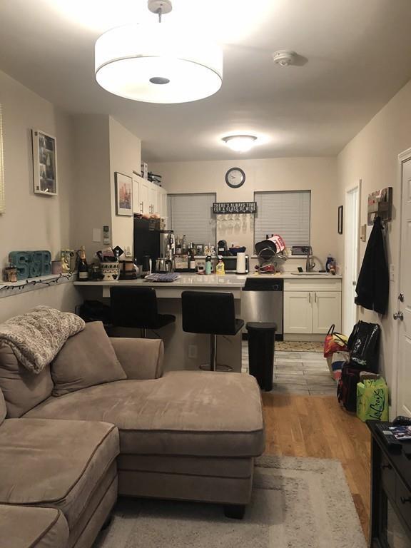 352 E 8Th Street - Photo 1