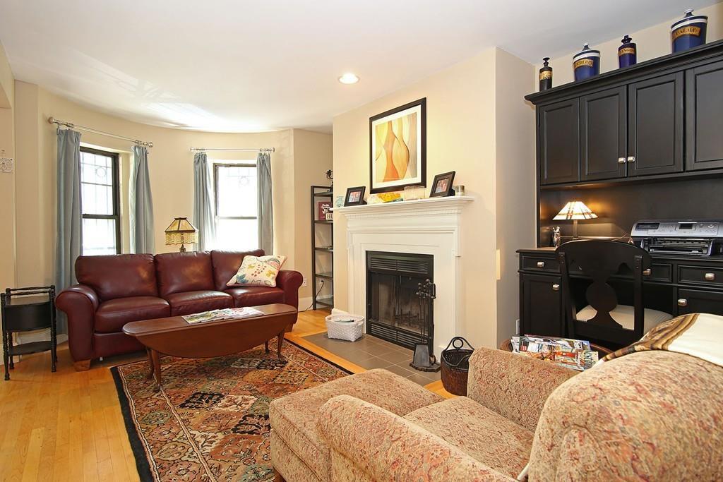 211 W Newton St - Photo 1