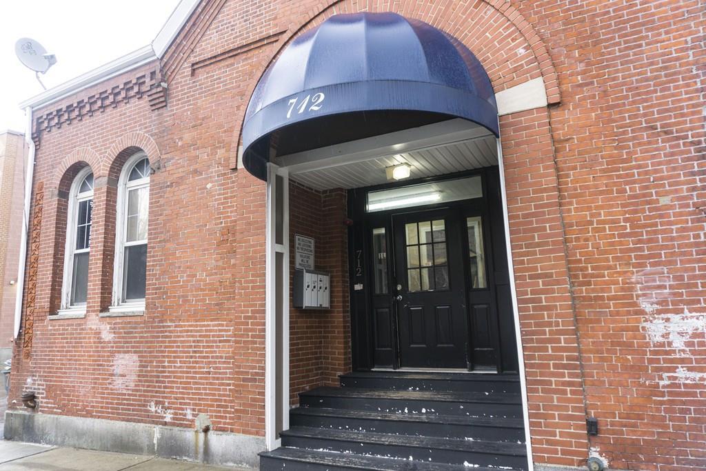 712 Shawmut Ave - Photo 1