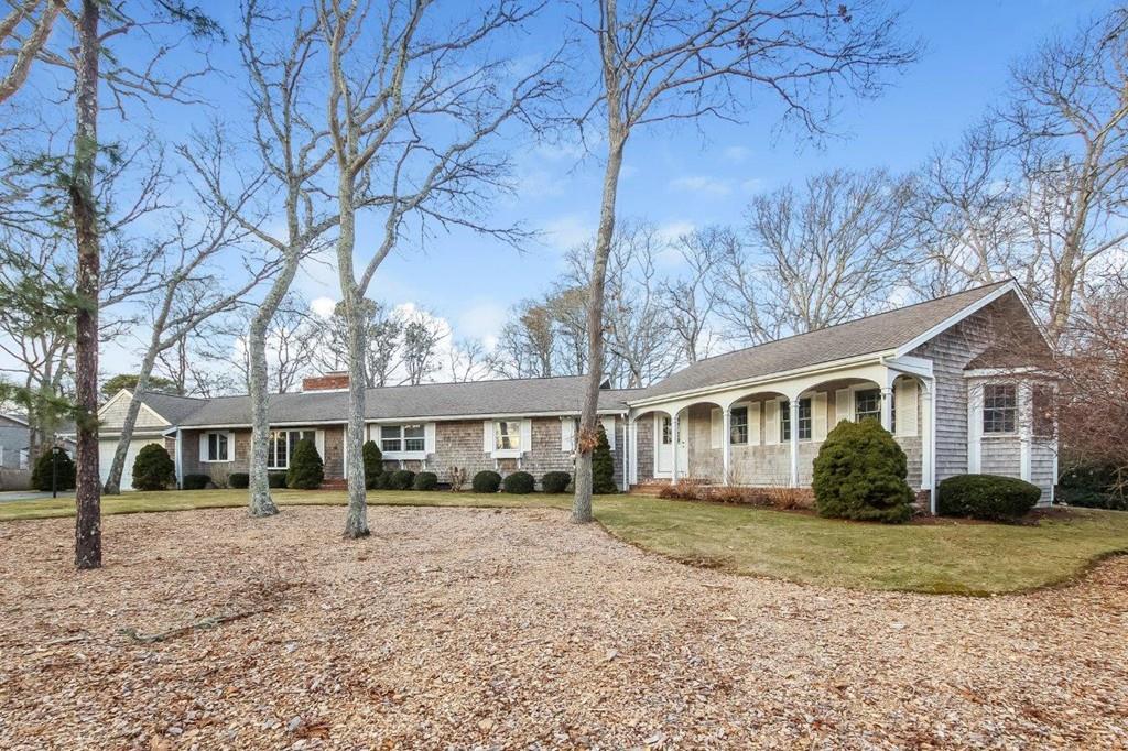 35 Oak Grove Avenue - Photo 1