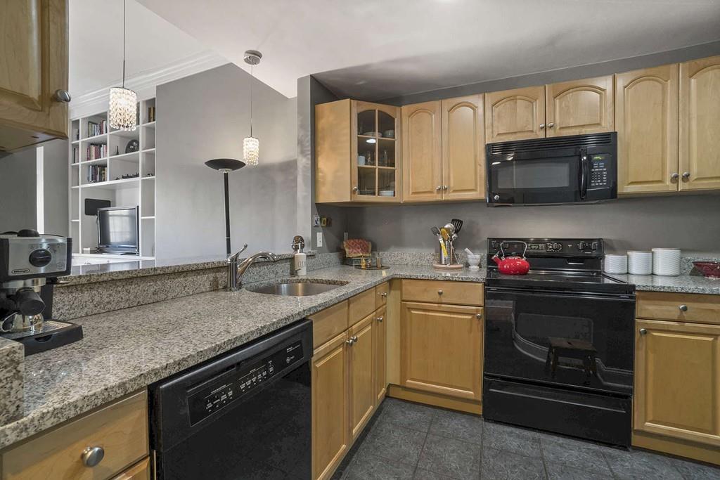 552 Massachusetts Ave - Photo 1