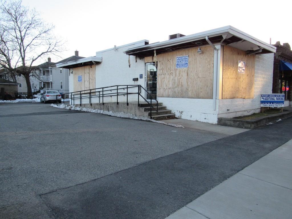 1046 Main St - Photo 1