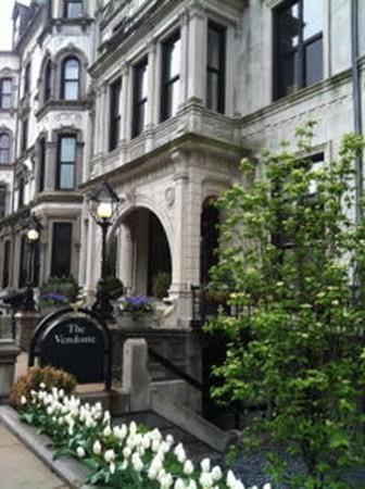 160 Commonwealth Ave - Photo 1