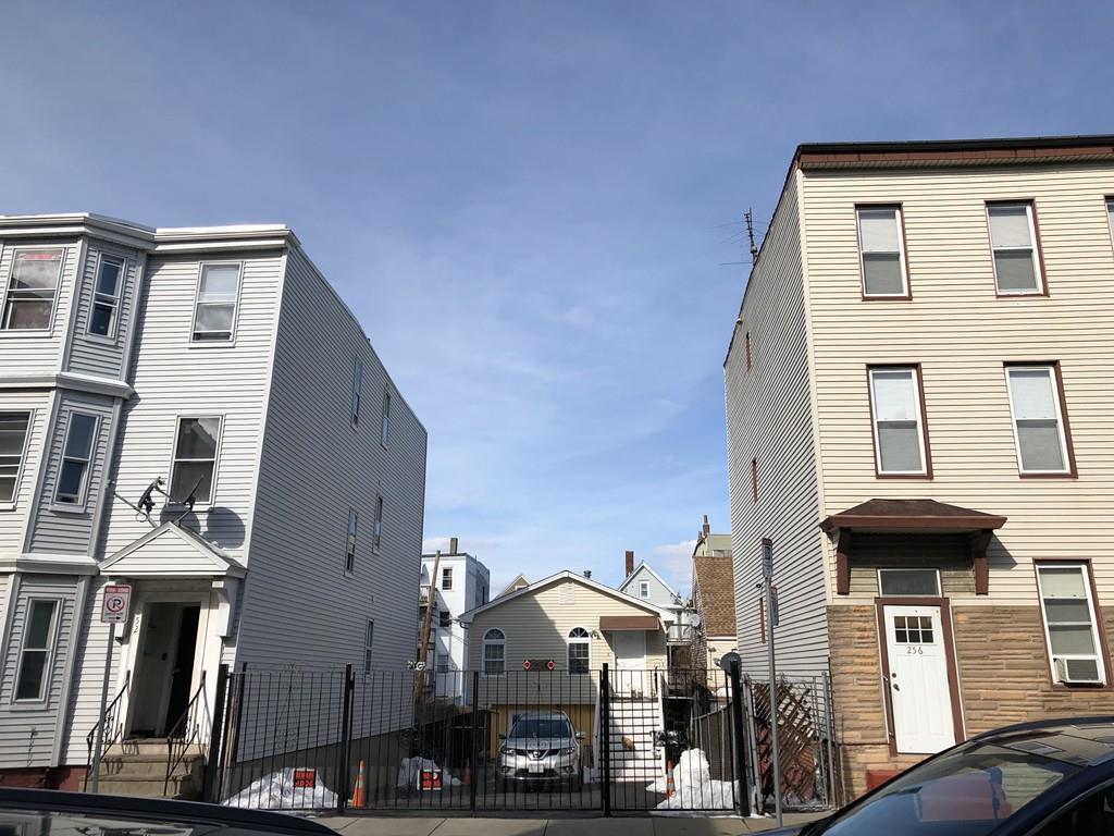 254 Paris St - Photo 1