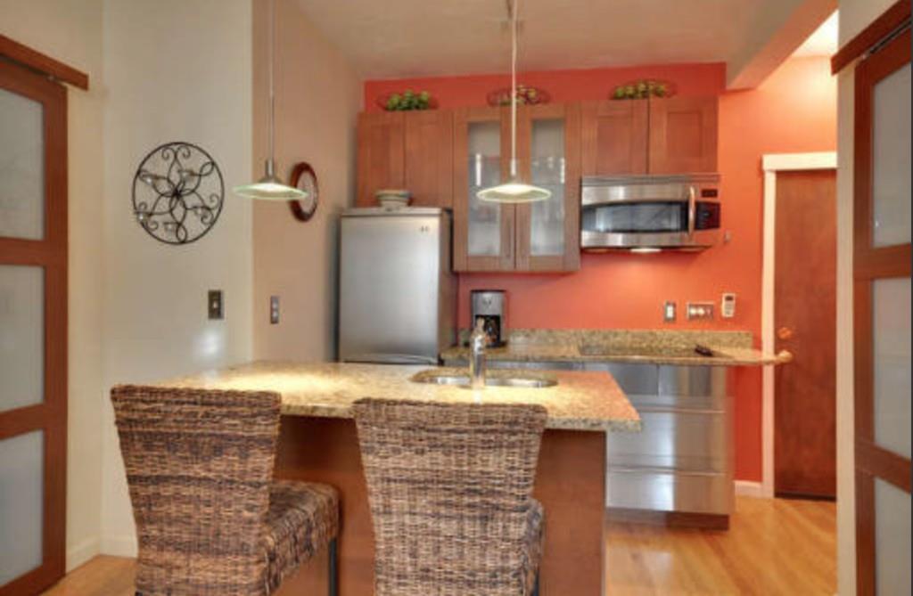 65 Burbank St - Photo 1