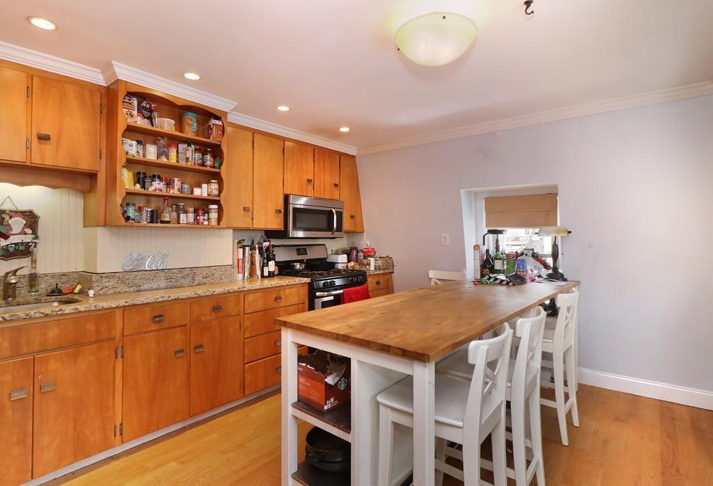 762 E 4th St - Photo 1