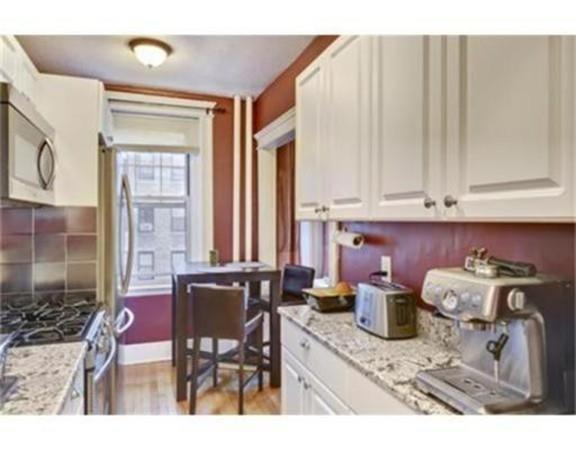 116 Riverway - Photo 1