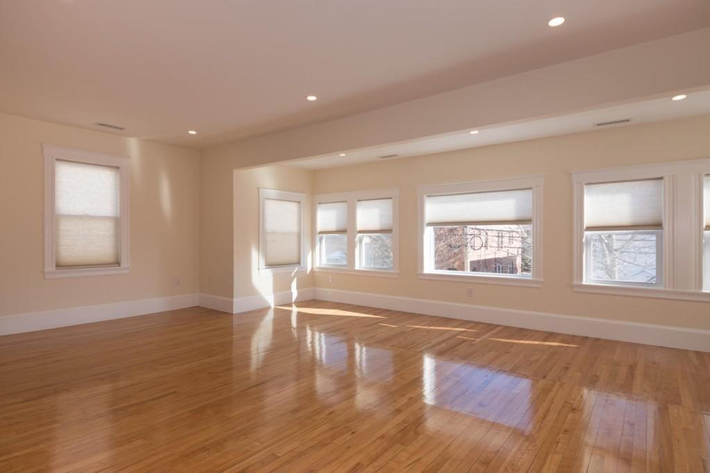 70 Edenfield Avenue - Photo 1