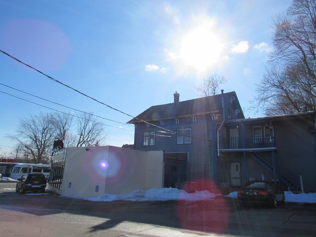 1168 Main St - Photo 1