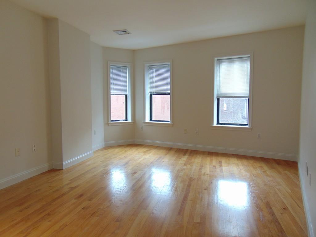 21 Charter - Photo 1