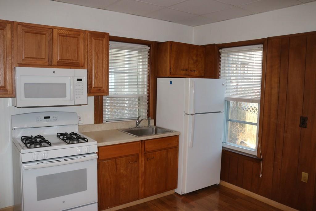 91 Moore St - Photo 1