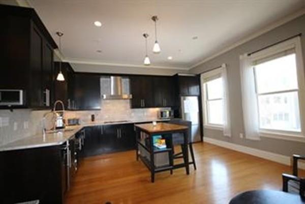 368 Dorchester - Photo 1