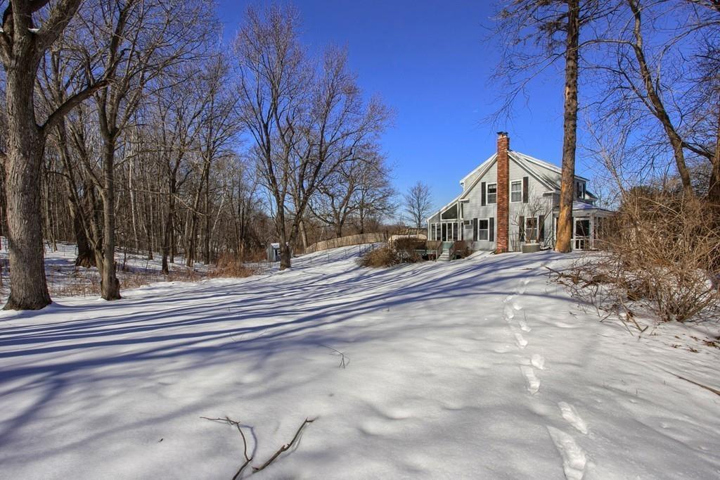 357 Kingsbury Ave - Photo 1
