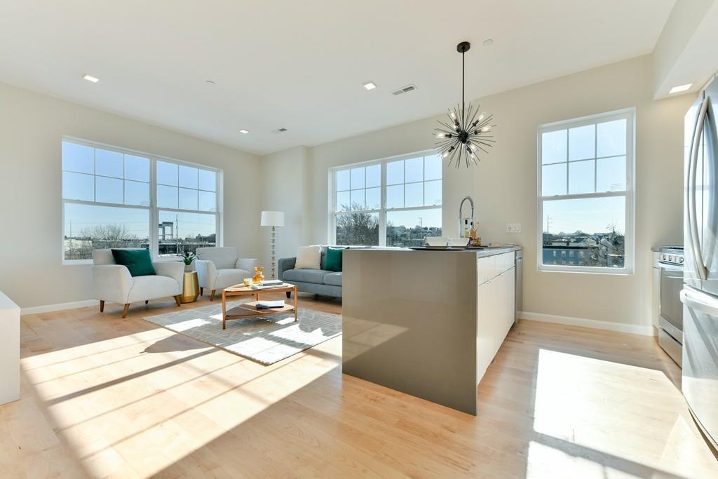 87 Parker - Photo 1