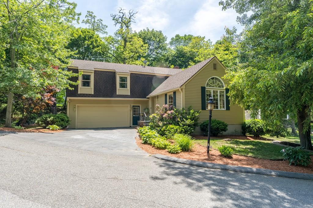 4 Treetop Lane - Photo 1