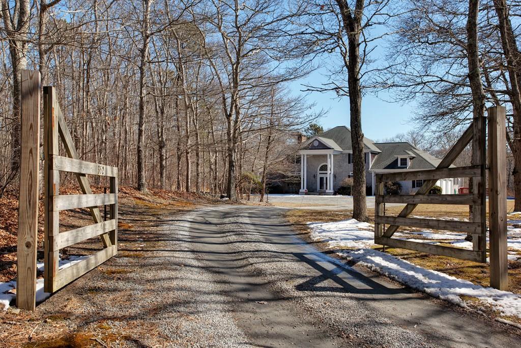 352 Sippewissett Rd - Photo 1