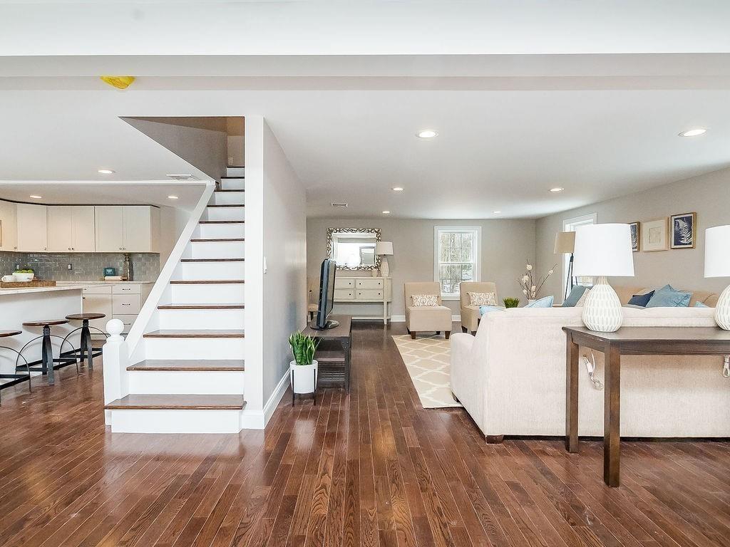 213 Berry St - Photo 1