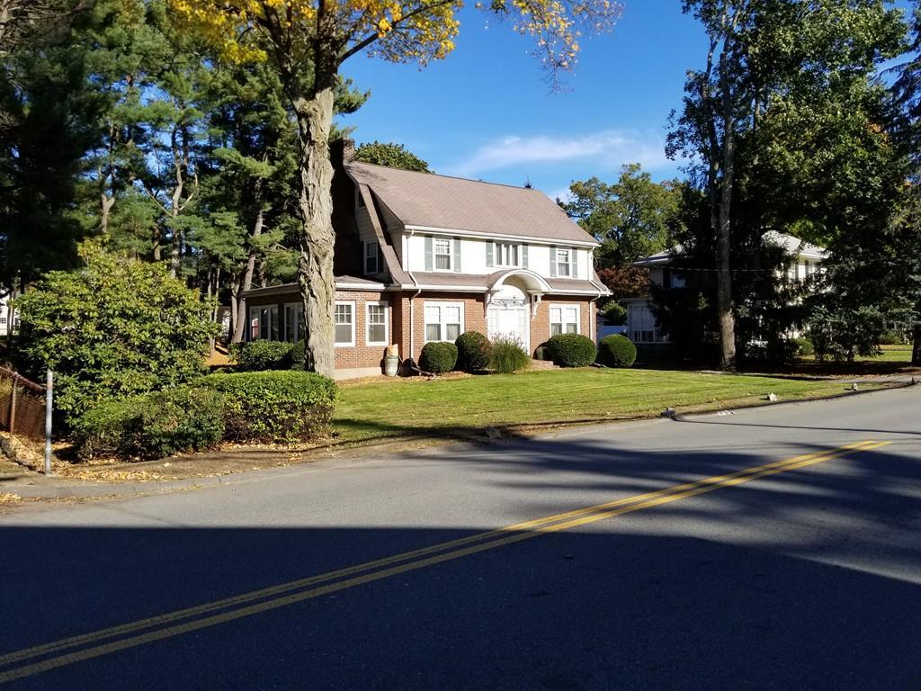 27 Lincoln St - Photo 1