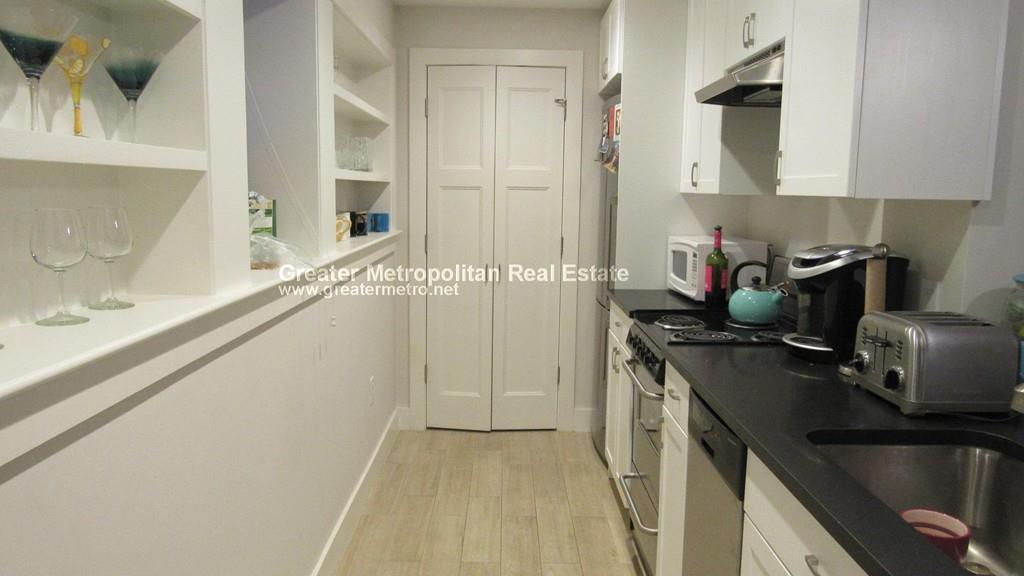 8 Battery St - Photo 1