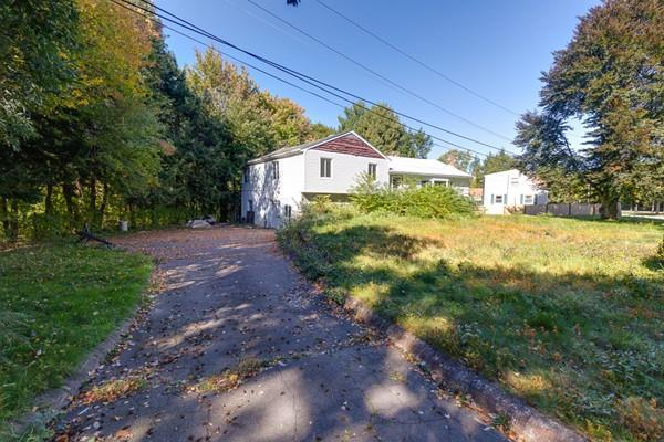 631 Blue Hills Pkwy - Photo 1
