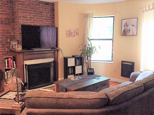 111 Gainsborough St - Photo 1