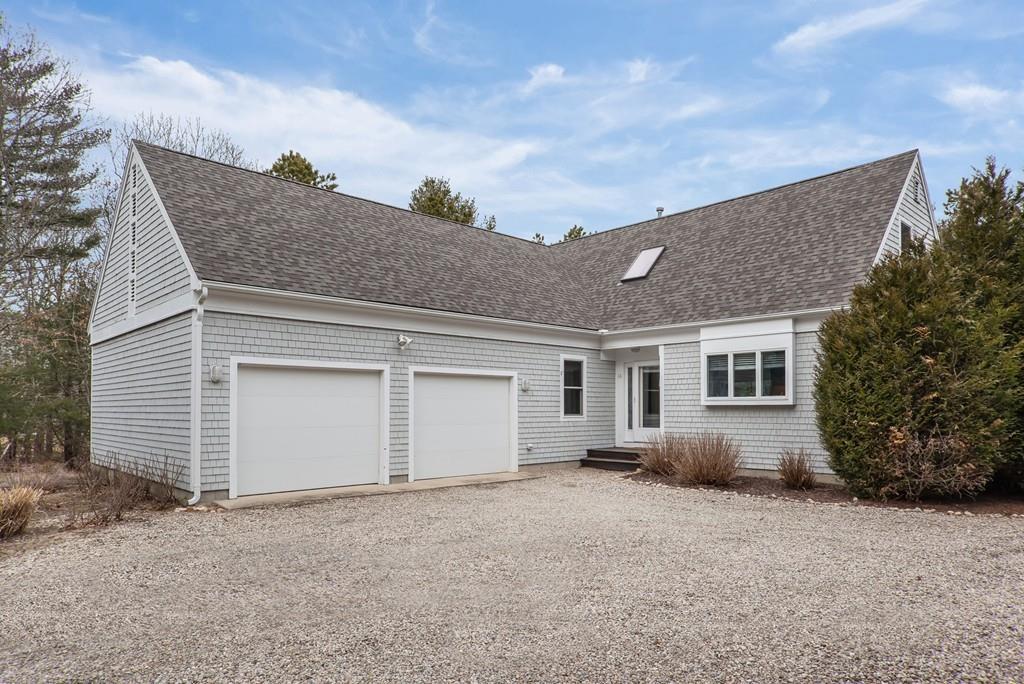 16 Lochstead Dr - Photo 1