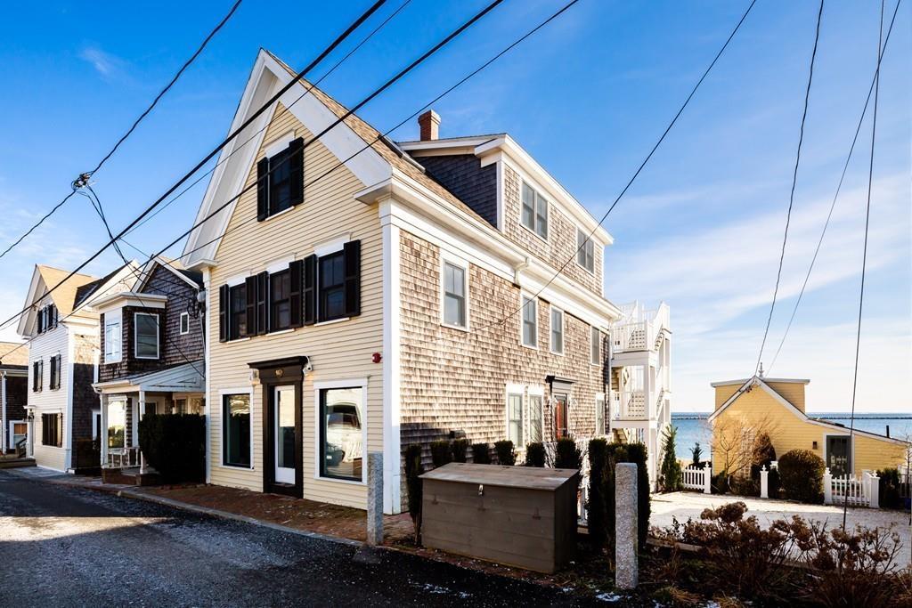 417 Commercial St - Photo 1