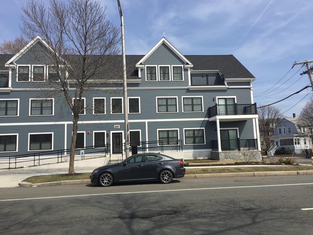 1025 Fellsway - Photo 1