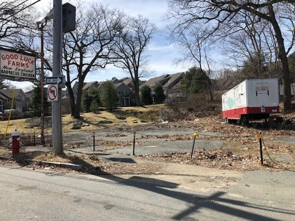 922 Lynnfield Street - Photo 1