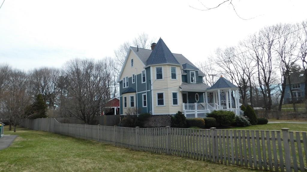 102 Sumner - Photo 1