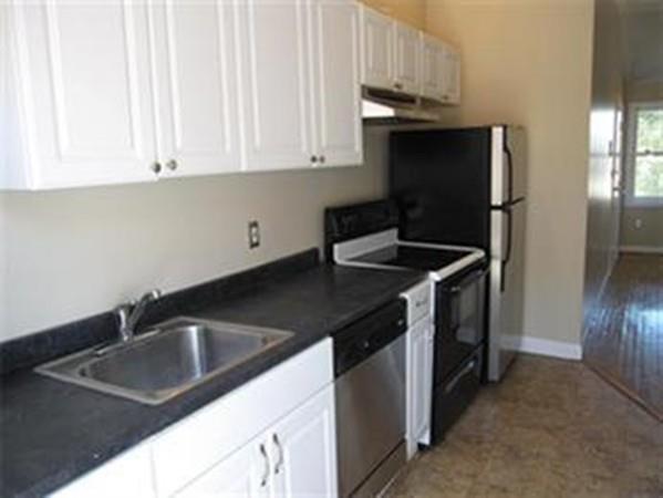 321-325 Meridian St - Photo 1