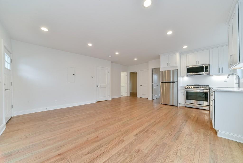56 Hooper St - Photo 1