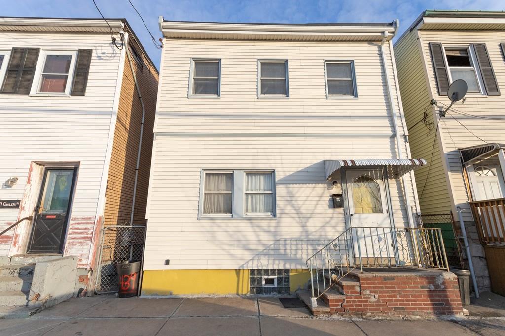 437 Chelsea St - Photo 1