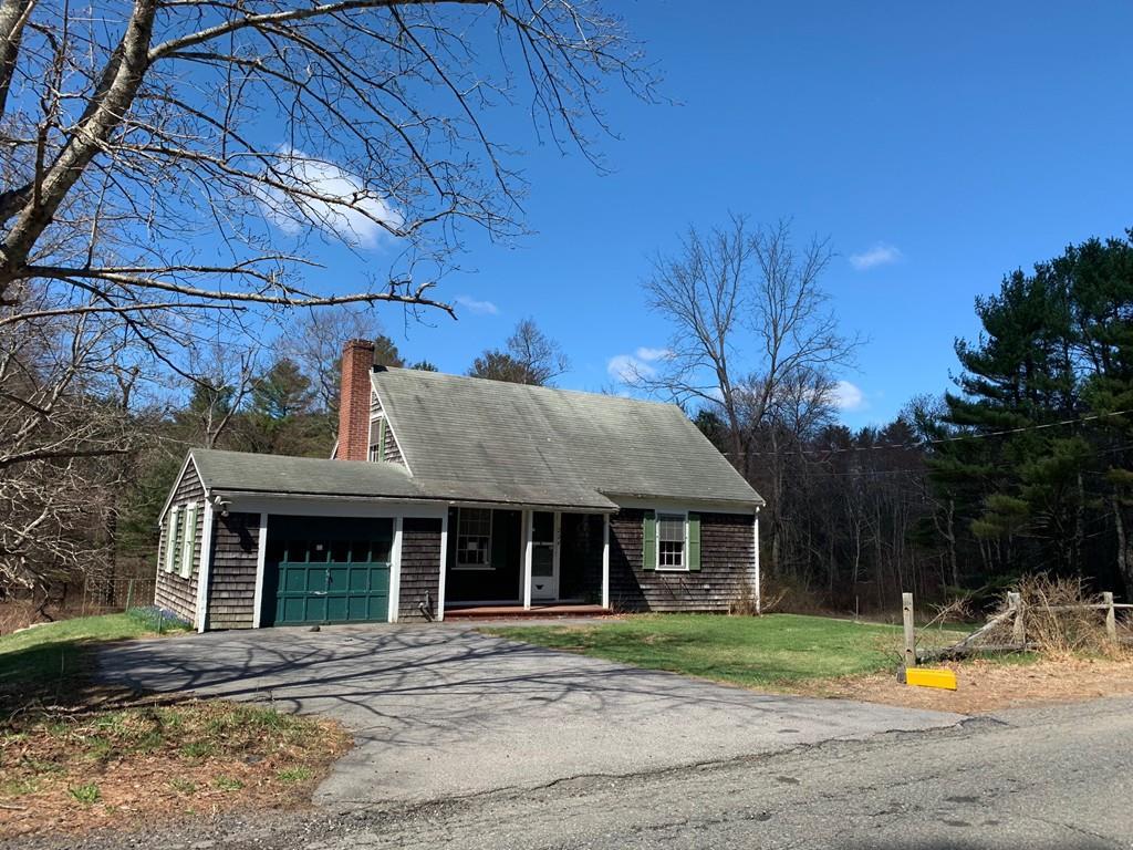 224 Everett St - Photo 1
