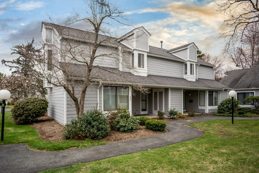 437 Nassau Dr - Photo 1