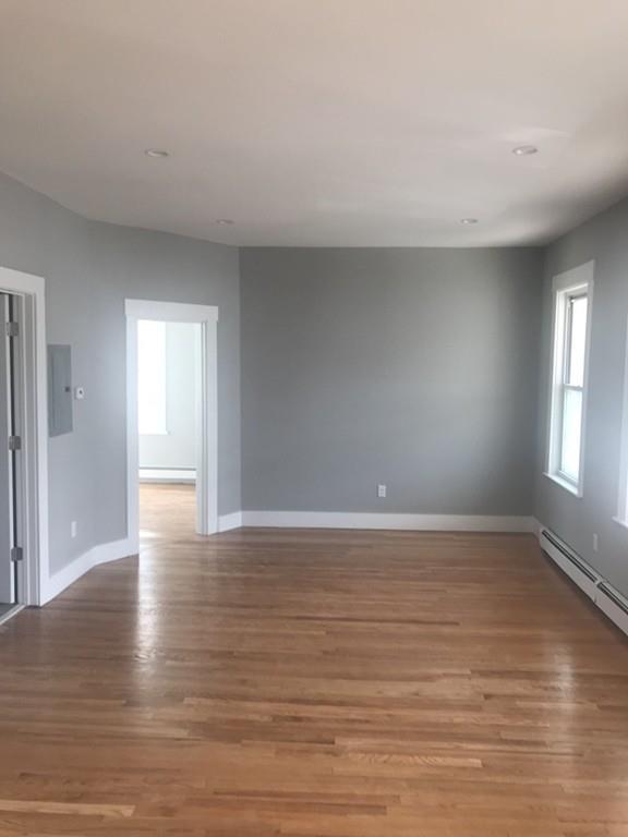 642 Moody - Photo 1